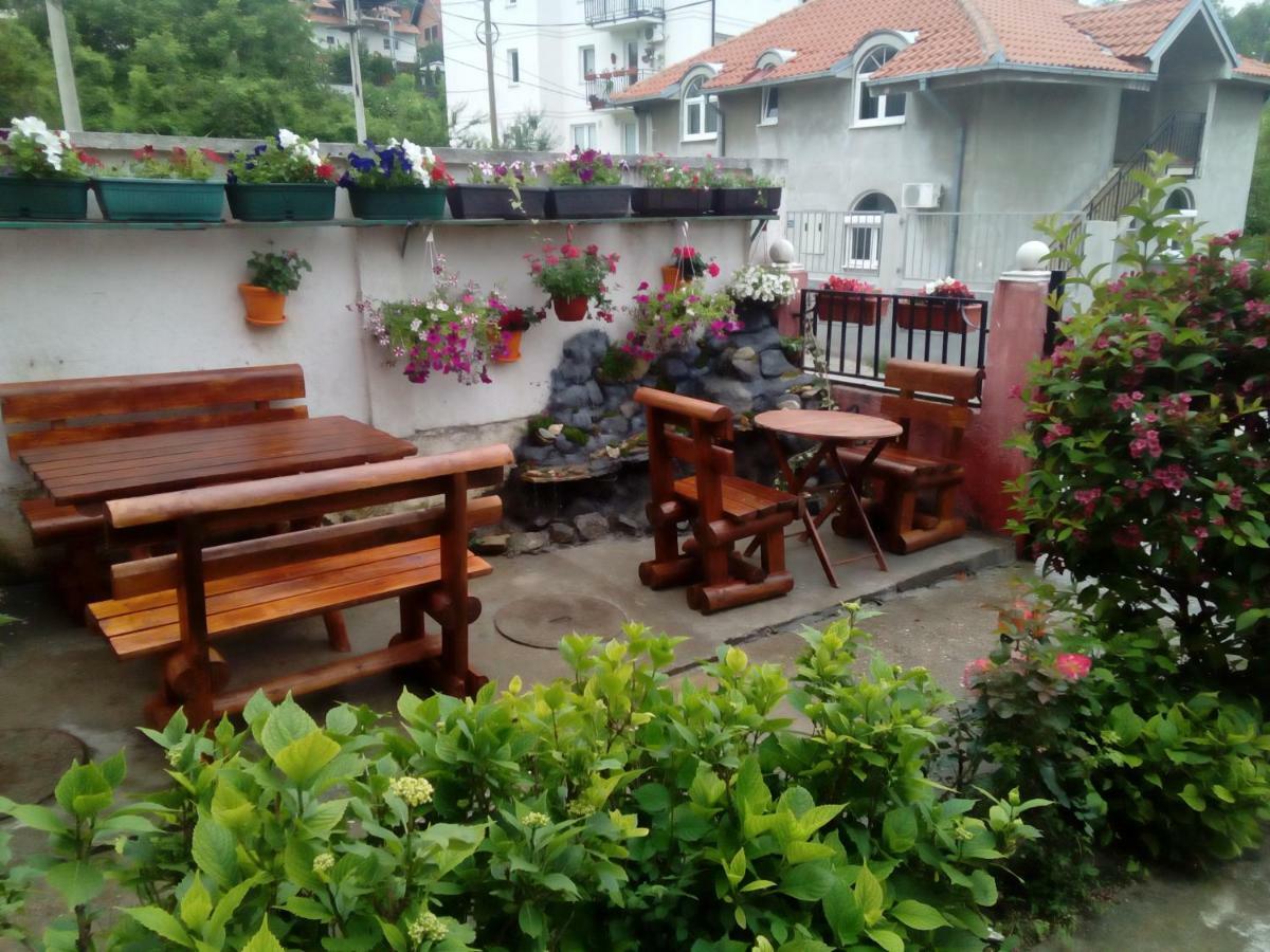 Guest house Mirijevski Konak Belgrado Buitenkant foto