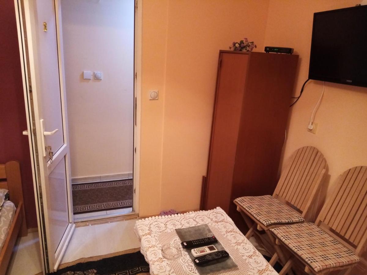 Guest house Mirijevski Konak Belgrado Buitenkant foto